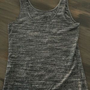 Woman’s tank top sz medium